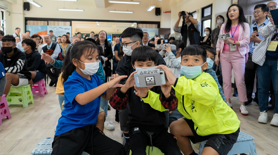 數位部協同電信普及與前瞻計畫委員赴屏東 視訪5G垂直場域應用成果